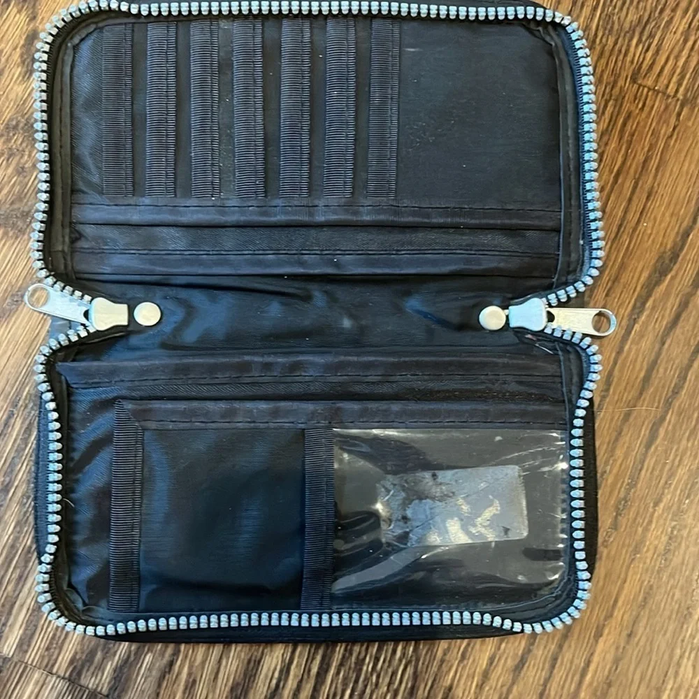 Hugo Boss Black Leather Wallet with Gold-Toned Clasp